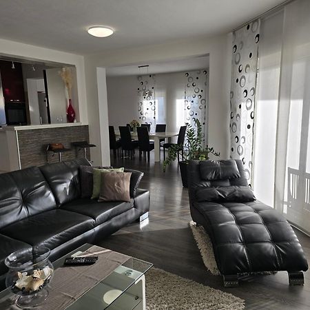 3 Bedrooms Apartman Dmt Kastela Exterior photo