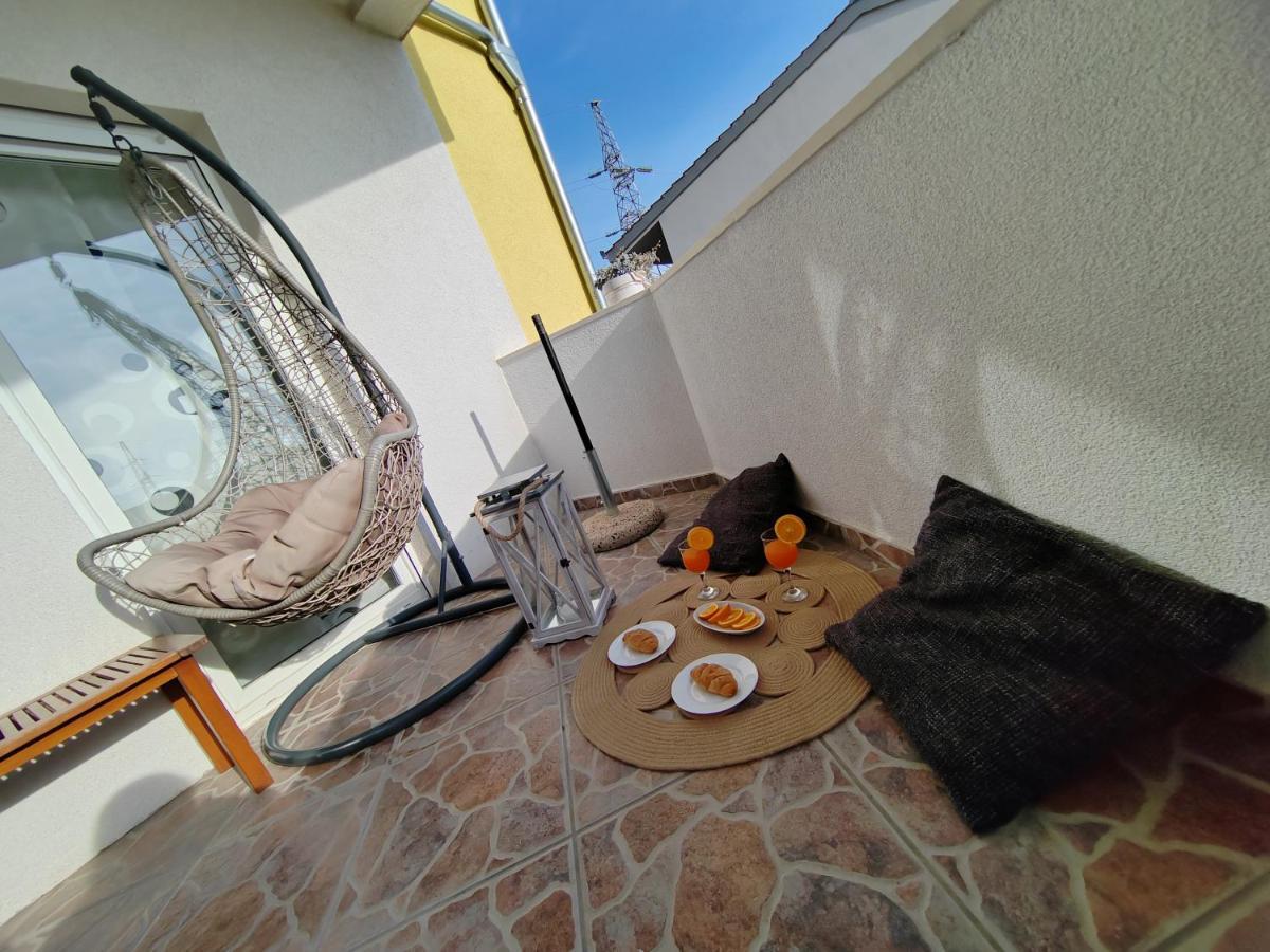 3 Bedrooms Apartman Dmt Kastela Exterior photo