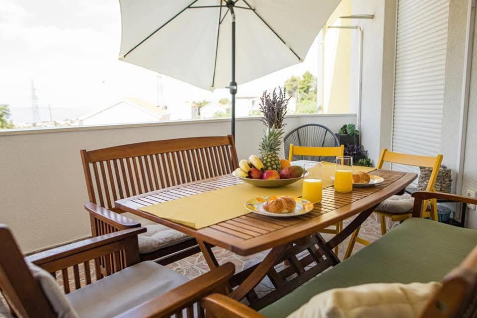 3 Bedrooms Apartman Dmt Kastela Exterior photo