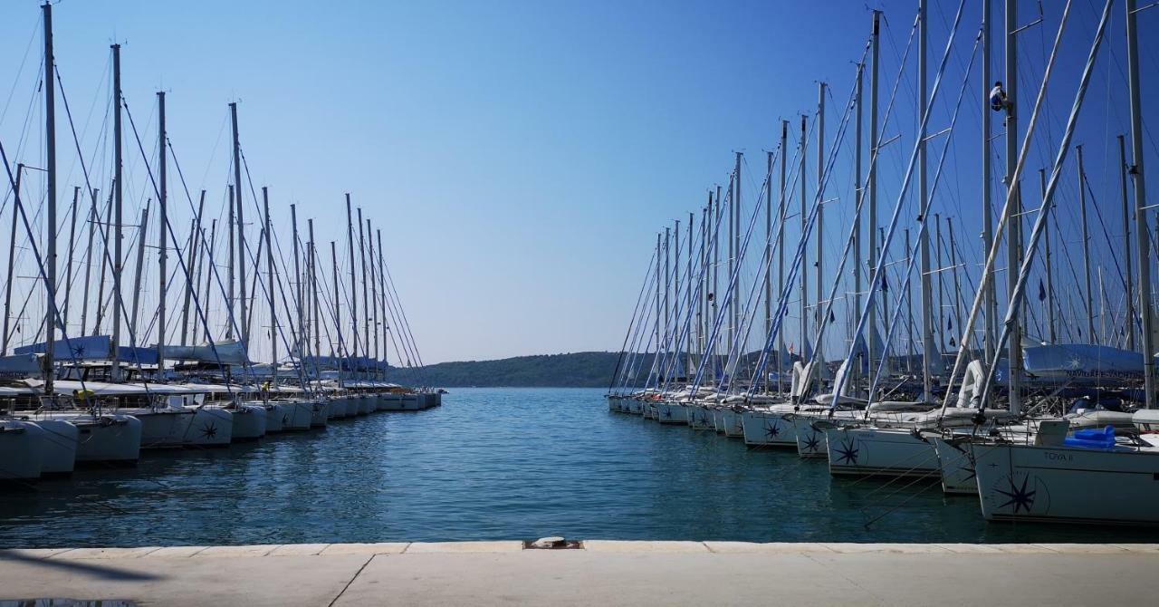 3 Bedrooms Apartman Dmt Kastela Exterior photo